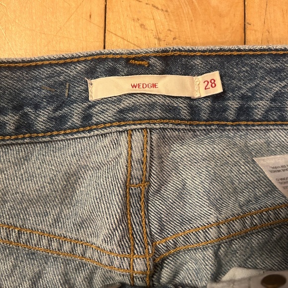 * SOLD* Levi’s wedgie denim - Picture 2 of 5